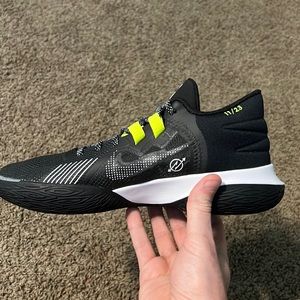 Mens nike kyrie flytrap v (CZ4100 002) size 11.5
